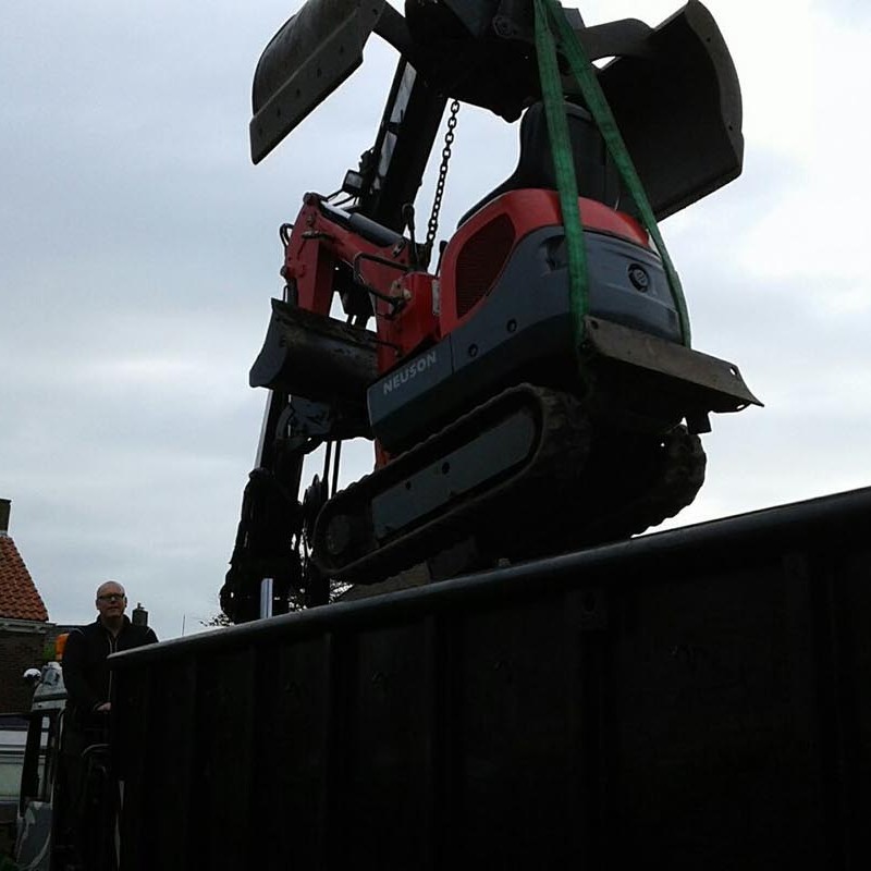 Groot achterstallig onderhoud met minigraver en vrachtauto - 7 van 10